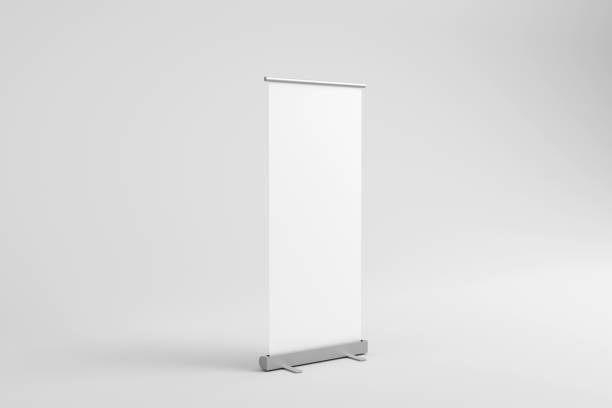 Banner retrátil vazio usado como estrutura para comunicação visual